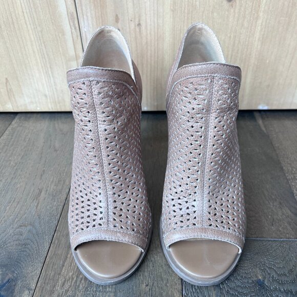 Lucky Brand Tan Peep Toe Booties Size 6 Heeled Perforated Ankle Sandals Shoes - Picture 5 of 8